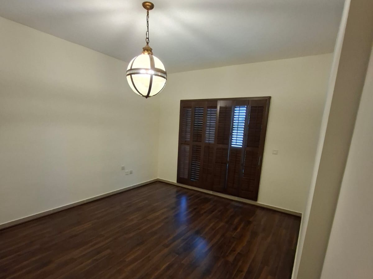 VACANT | Amazing Deal | Stunning Unit | Rent Now!