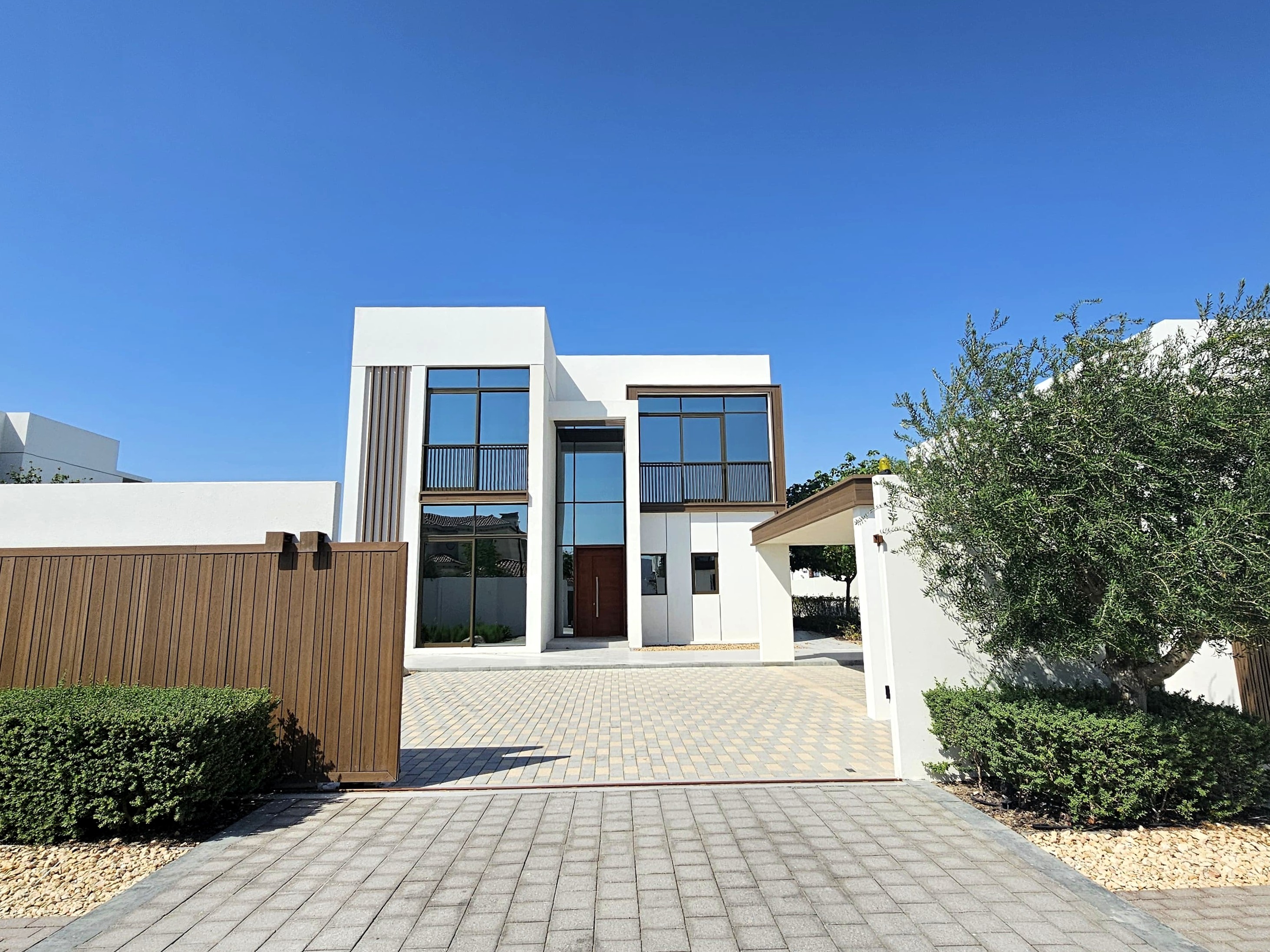 Stunning Unit | Luxury Living | Enquire Now !!