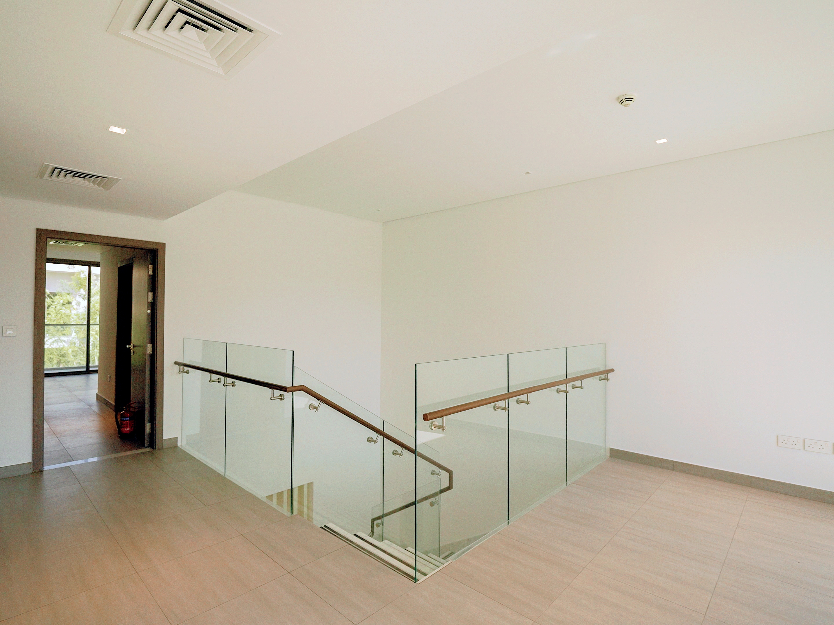 Amazing Deal | Vacant | Single Row | Corner Unit