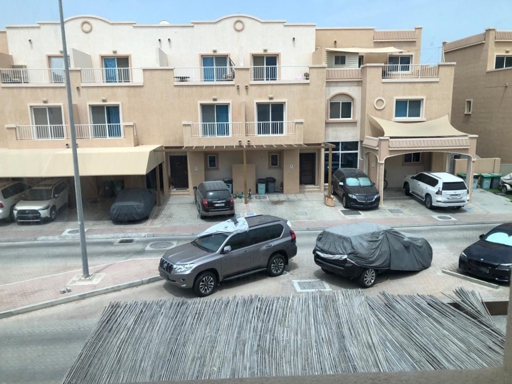 Great Deal | Single Row - Mid Unit | Own It Now!!