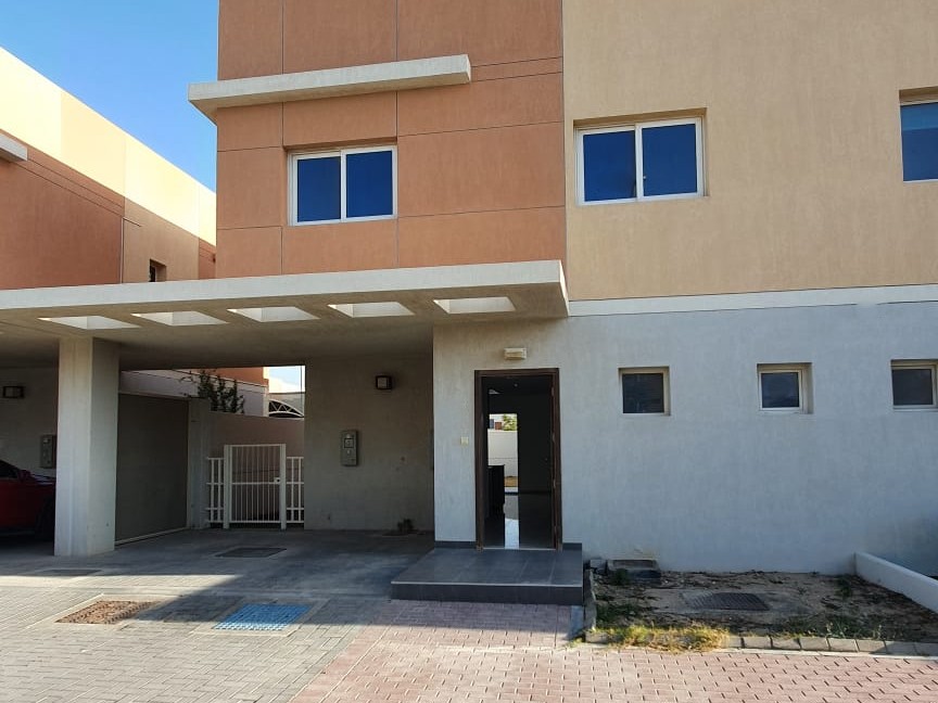 Great Deal | Stunning Unit | Single Row - Corner